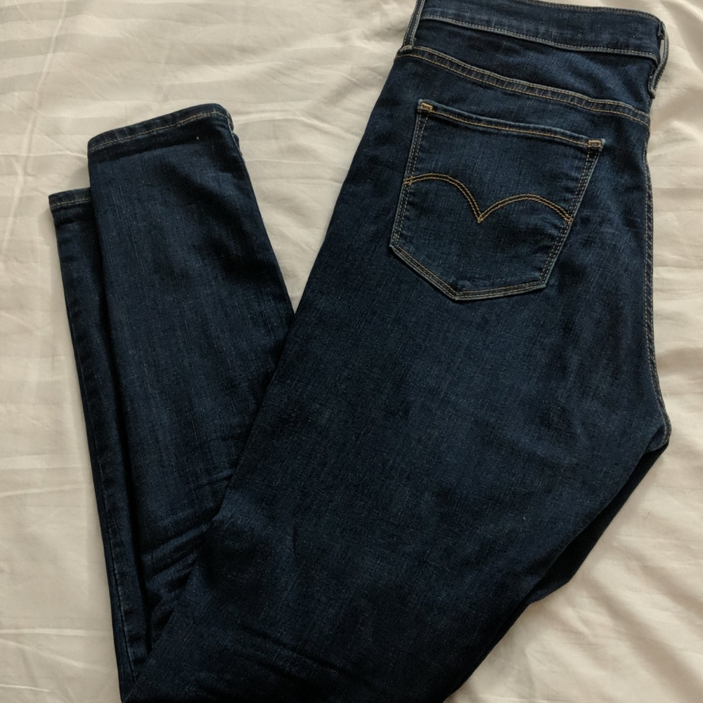 Levi High Rise Super Skinny 720